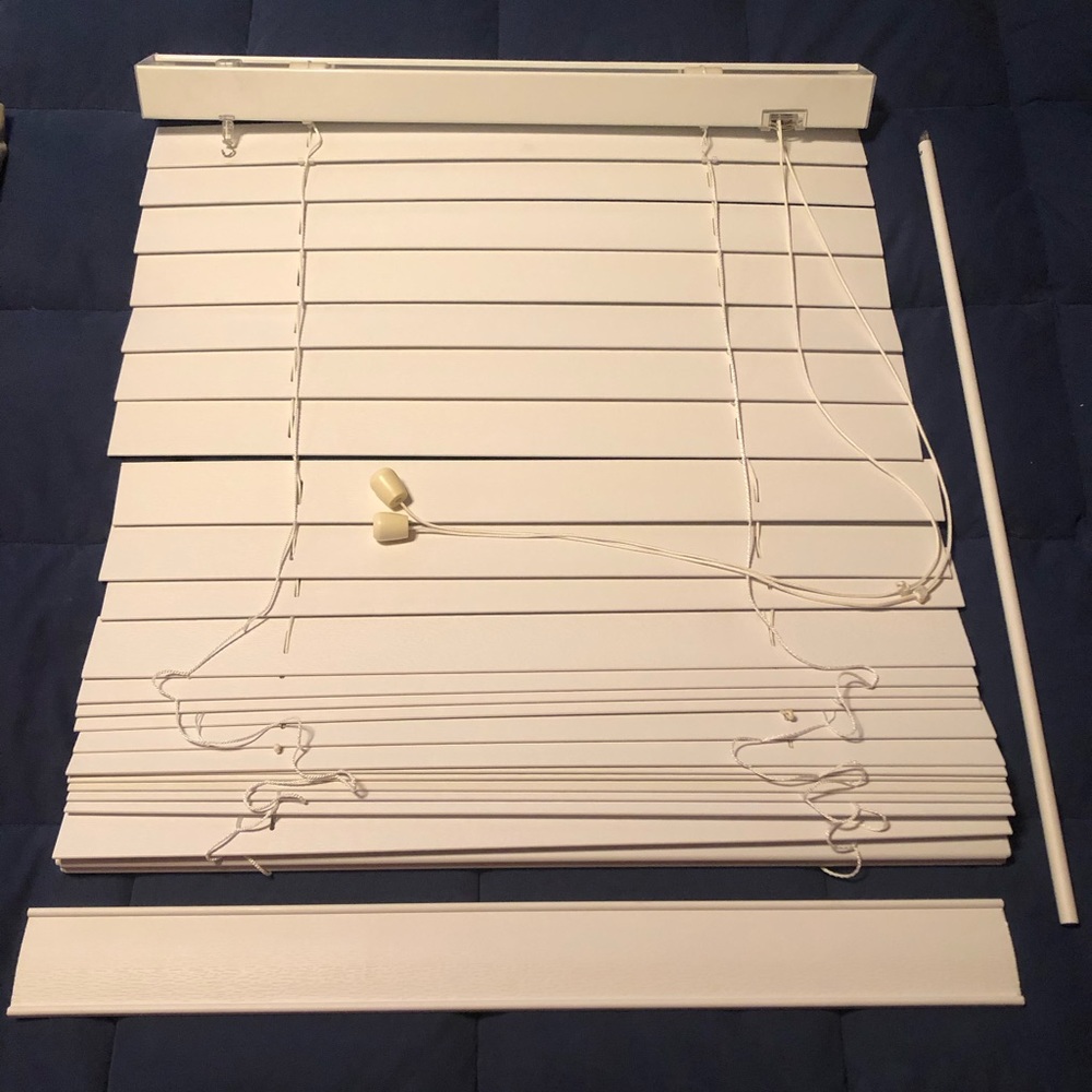 Heavy duty/quality white mini blind 23” x 38”